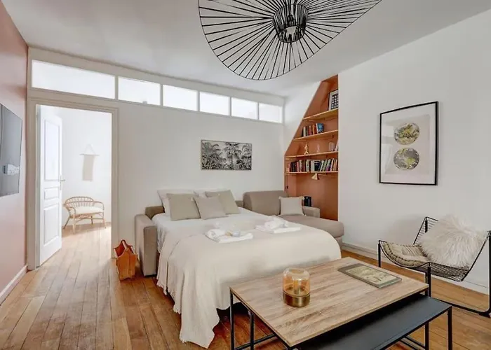 Louvre Montorgueuil Historical Center 3br Ii